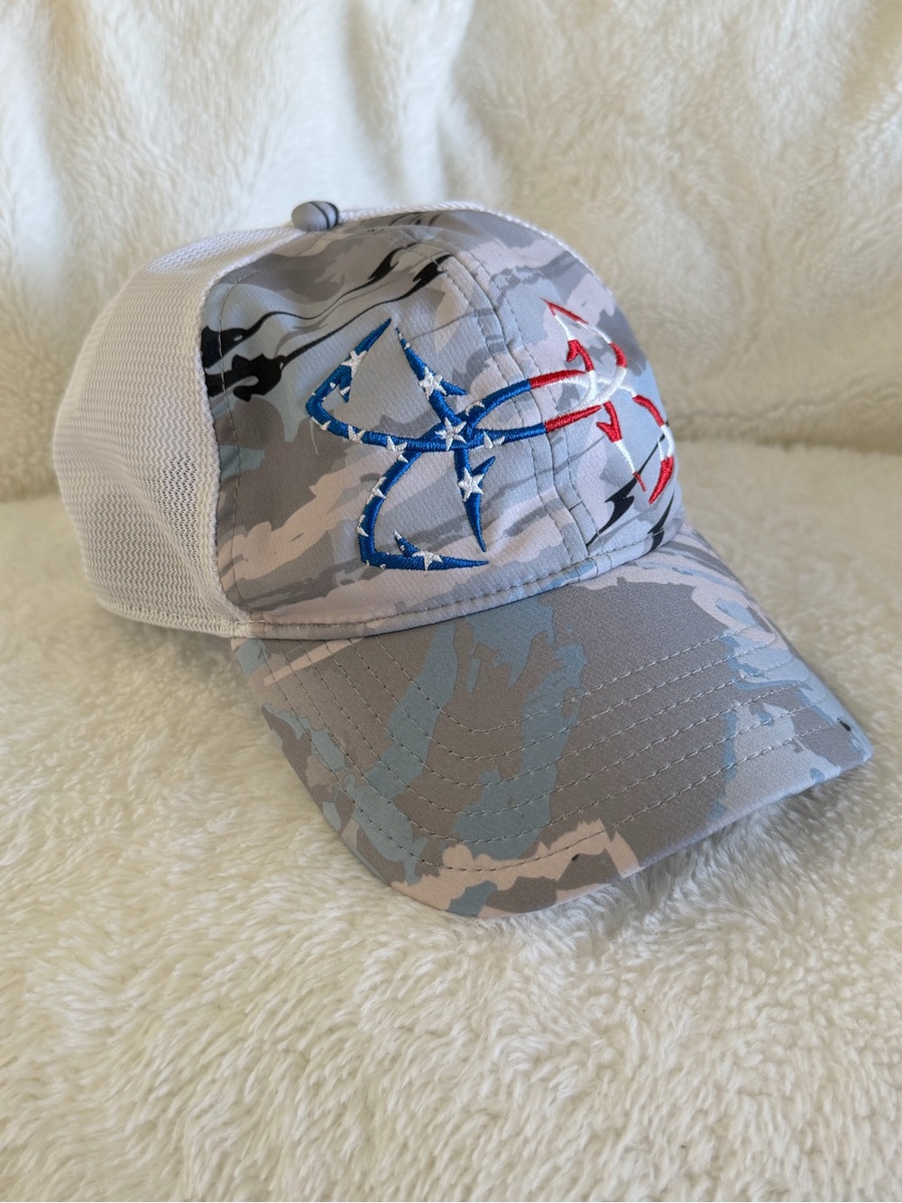 Under Armour Freedom Fish Hook American Flag Camo Trucker Hat Cap - Unjsex - O/S